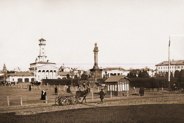 Памятник Ивану Сусанину был таким