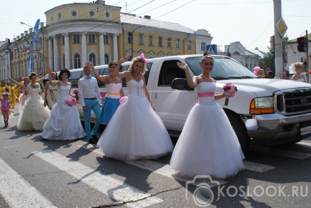 День города 2013: Невесты