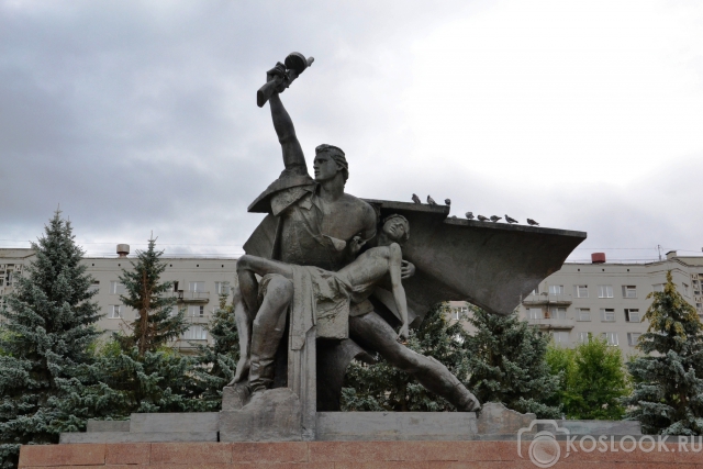 Монумент Славы на площади Мира