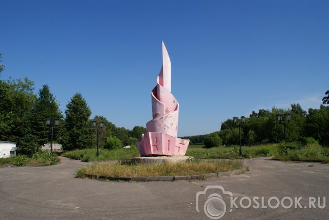 Розовый памятник