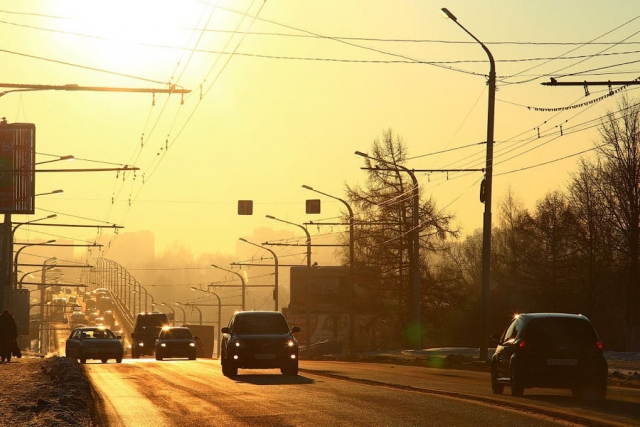 Взгляд пешехода на мост через Волгу