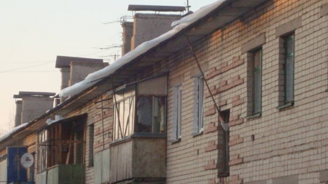Уборка снега с крыш по-костромски