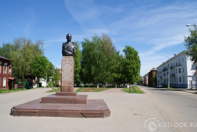 Бюст А. А. Новикова в Костроме