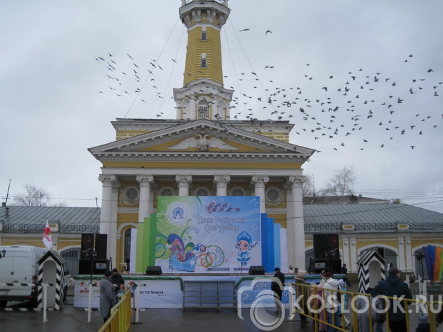 Голуби над сценой