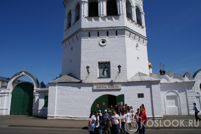 Из монастыря