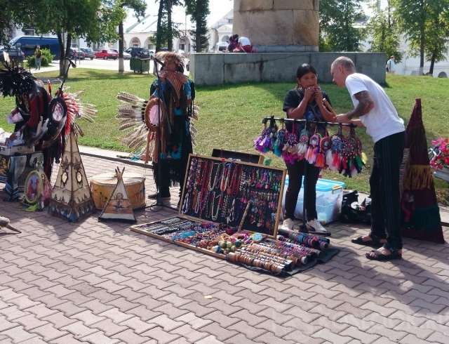 Индейцы в городе