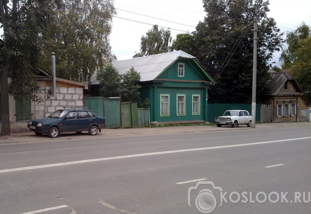 Парковка на тротуарах в Костроме