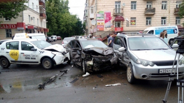 ДТП на Советской, столкнулись 3 машины