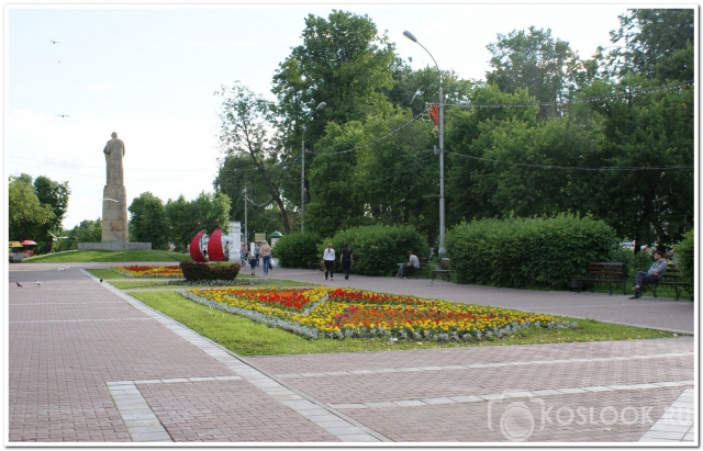 Алые паруса в центре