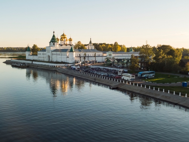 Вид с моста на Ипатий