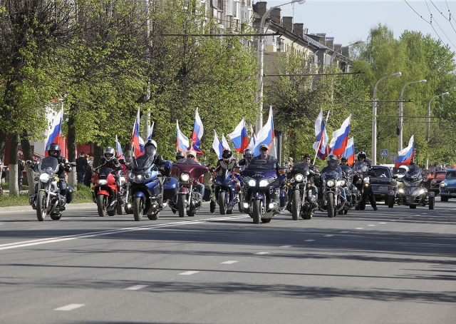 Байкеры, много байкеров