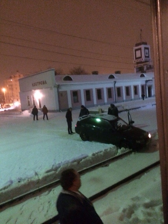 Вам к какому вагону?